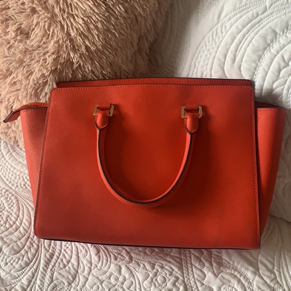 Authentic MK Selma Coral Tote Saffiano Leather - Picture 5 of 6